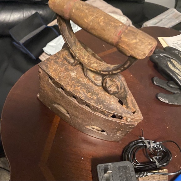 Antique Cast Iron Coal Clothes Press 1800scVintage Primitive Iron, Wood Handle - Picture 5 of 13